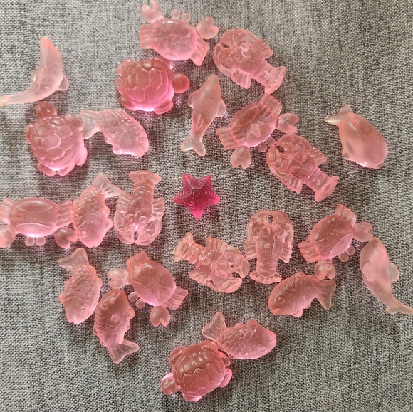 Little Pink Plastic Sea Animals For Bottom Of Fish Tank - Picture 1 of 5